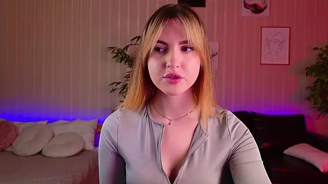 Oki_Vibes from StripChat is Freechat