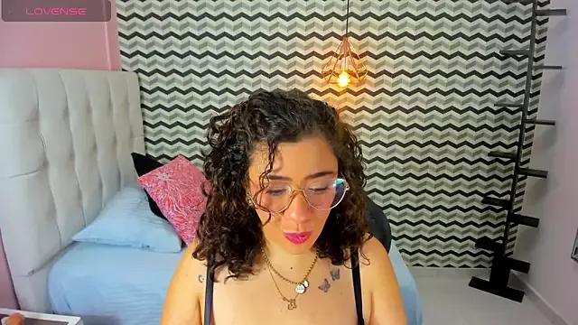 OSNAKELLER from StripChat is Freechat