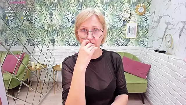 Girls and cam to cam: Watch as these sophisticated entertainers uncover their stunning costumes and curvaceous curves online!