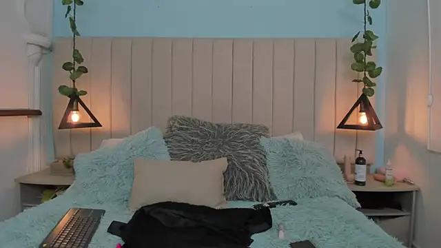 Girls and cam to cam: Watch as these sophisticated entertainers uncover their stunning costumes and curvaceous curves online!