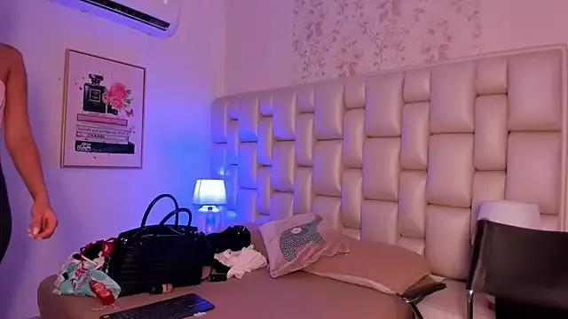 Girls and cam to cam: Watch as these sophisticated entertainers uncover their stunning costumes and curvaceous curves online!