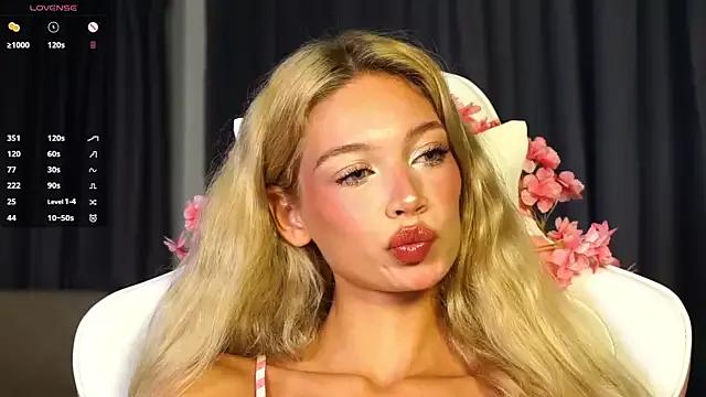 Girls and cam to cam: Watch as these sophisticated entertainers uncover their stunning costumes and curvaceous curves online!