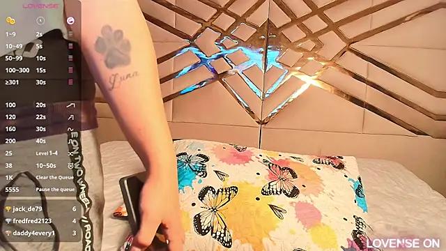 Girls and cam to cam: Watch as these sophisticated entertainers uncover their stunning costumes and curvaceous curves online!