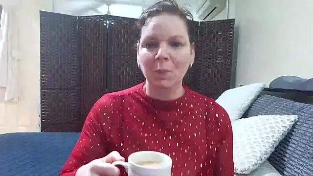 PlayfulcurvyyMilf from StripChat is Freechat