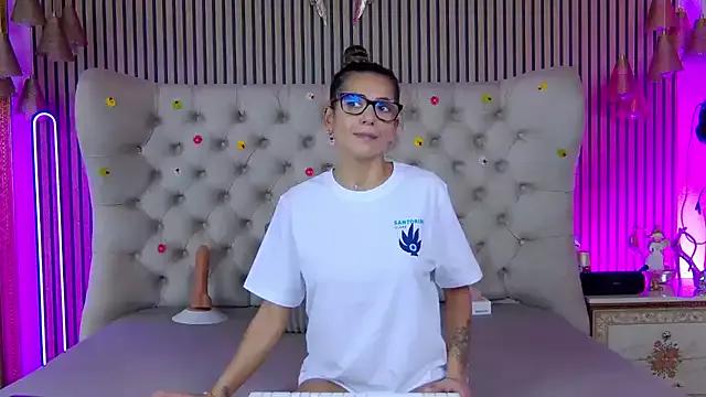 Girls and cam to cam: Watch as these sophisticated entertainers uncover their stunning costumes and curvaceous curves online!