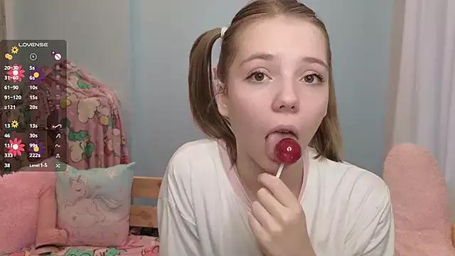 PrincessLittleKiki from StripChat is Freechat
