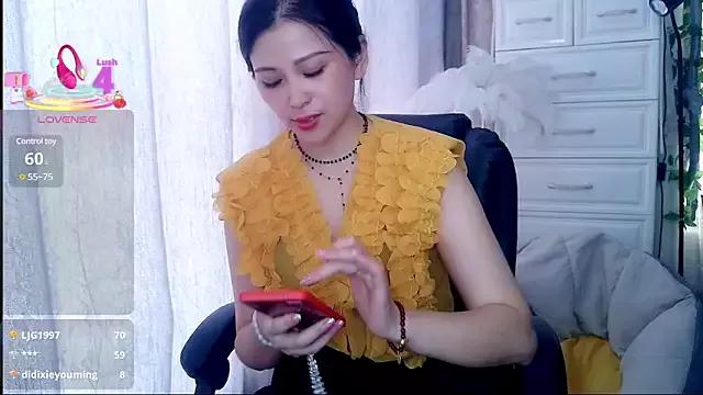 qinerOIO from StripChat is Freechat