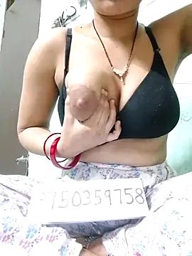 QUEEN459 from StripChat