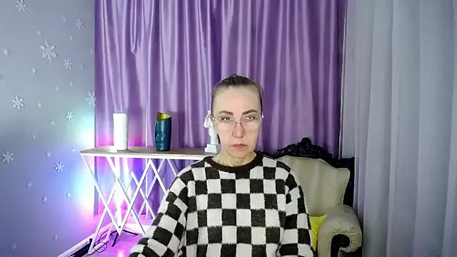 queen_a_n_i from StripChat is Freechat