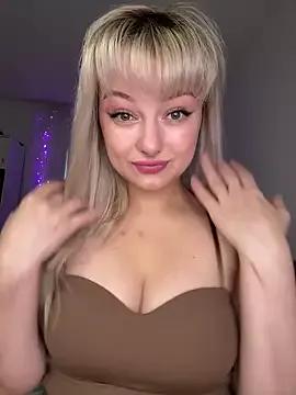 Queen_in_touch from StripChat is Freechat