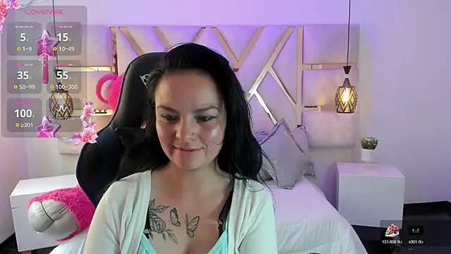 Girls and cam to cam: Watch as these sophisticated entertainers uncover their stunning costumes and curvaceous curves online!