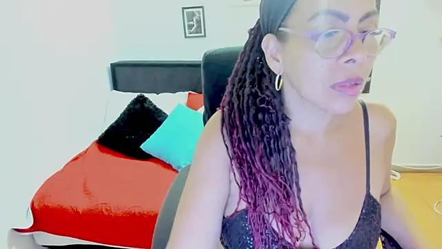 Girls and cam to cam: Watch as these sophisticated entertainers uncover their stunning costumes and curvaceous curves online!
