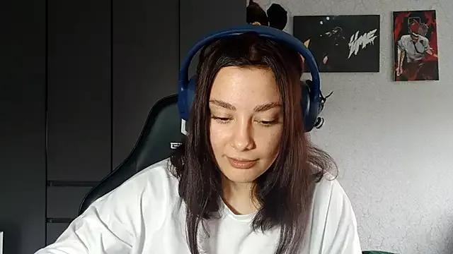 RavenGirlThier from StripChat is Freechat