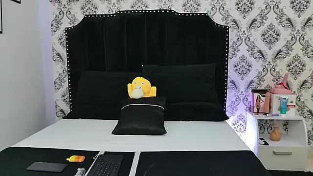 Girls and cam to cam: Watch as these sophisticated entertainers uncover their stunning costumes and curvaceous curves online!