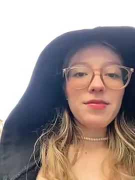 ReenKitty from StripChat is Freechat