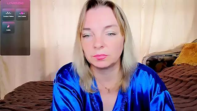 Regina__blue from StripChat is Freechat