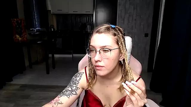 Girls and cam to cam: Watch as these sophisticated entertainers uncover their stunning costumes and curvaceous curves online!