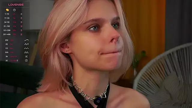 RexanneHatt from StripChat is Freechat