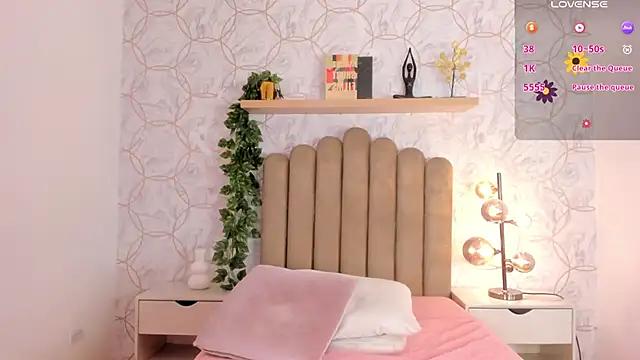 Roma__love from StripChat is Freechat