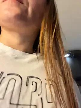 RosaliaVicky from StripChat is Freechat