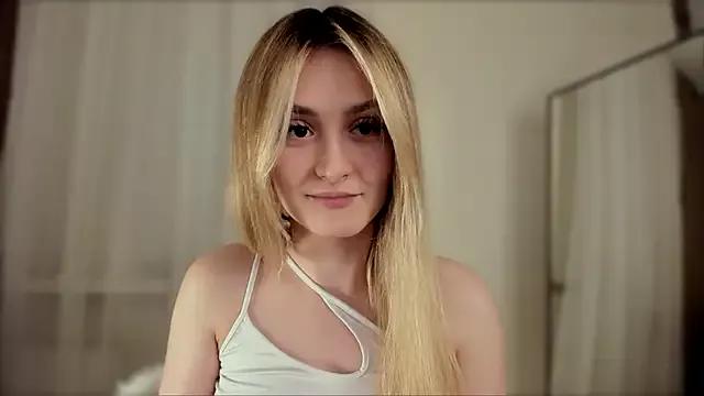 Rosalyin from StripChat is Freechat