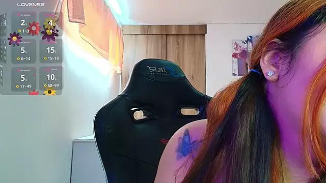 rose_blu from StripChat is Freechat
