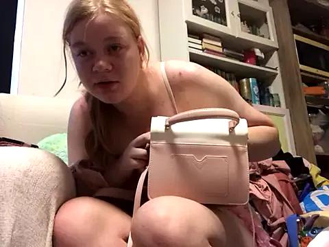 rose_bunny from StripChat is Freechat