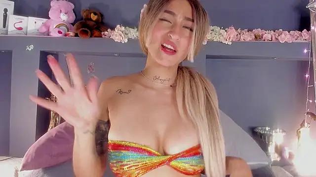 Girls and cam to cam: Watch as these sophisticated entertainers uncover their stunning costumes and curvaceous curves online!