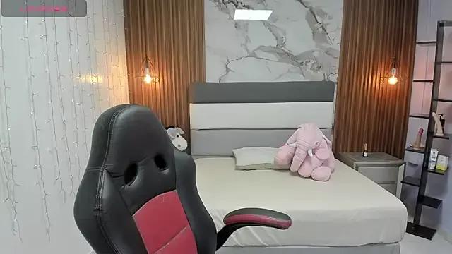 ROSIE_MOSS from StripChat is Freechat
