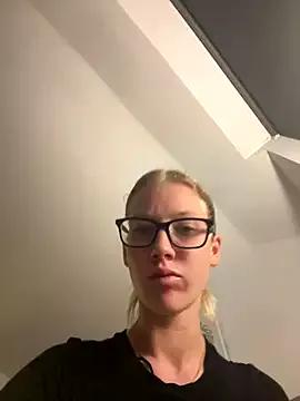 RosieLovexoxx from StripChat is Freechat