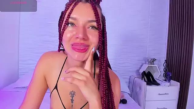 RoxanaBorns_ from StripChat is Freechat