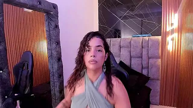 roxanne_dl from StripChat is Freechat