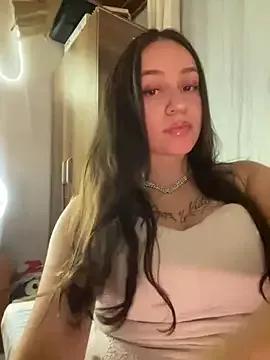 RoxxieAndrews777 from StripChat is Freechat