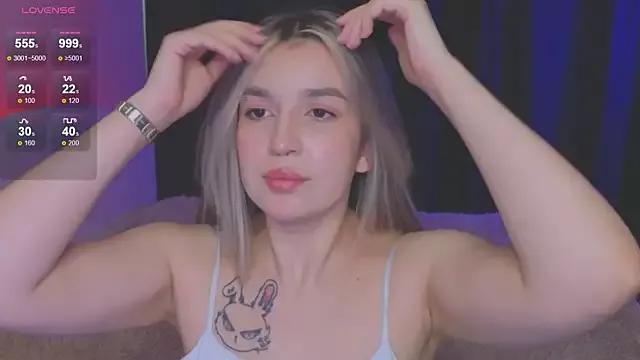 RoxyChilli from StripChat is Freechat