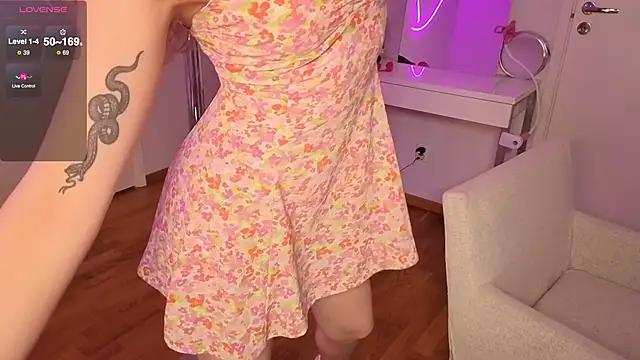 Girls and cam to cam: Watch as these sophisticated entertainers uncover their stunning costumes and curvaceous curves online!