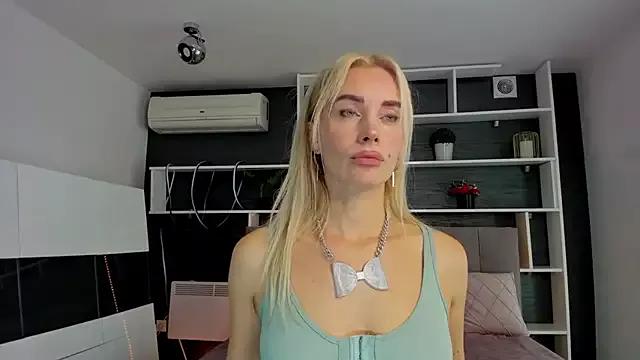 SabrinaSharm from StripChat is Freechat