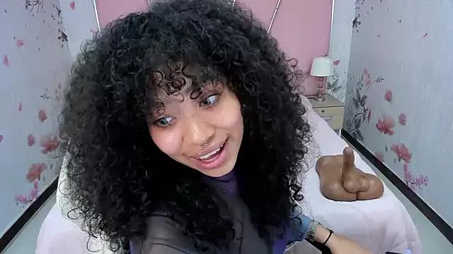 SAFIROAGATA from StripChat is Freechat
