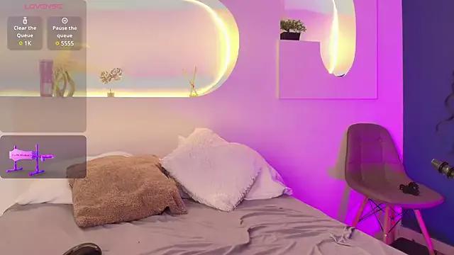 Girls and cam to cam: Watch as these sophisticated entertainers uncover their stunning costumes and curvaceous curves online!