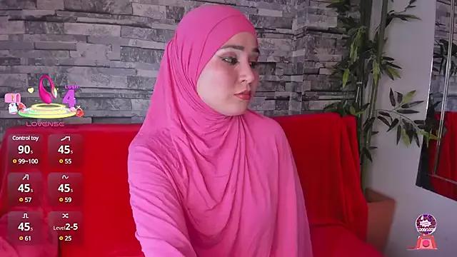 SamiQuest from StripChat is Freechat