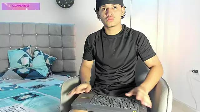 samxx_muscle from StripChat is Freechat
