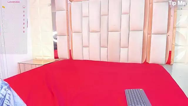 Sarah_Adamss from StripChat is Freechat