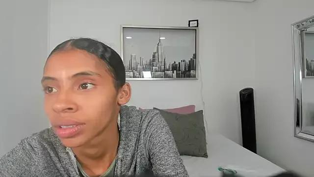 sarah_ashbourne from StripChat is Freechat