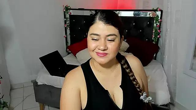 Sarah_bigass_Co from StripChat is Freechat