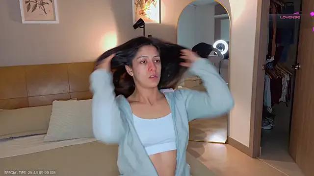 sarah_rayy from StripChat is Freechat