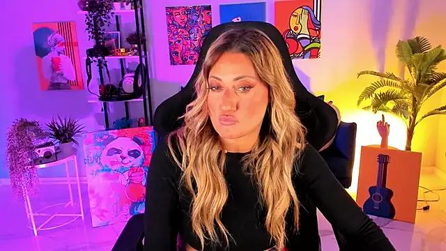 Girls and cam to cam: Watch as these sophisticated entertainers uncover their stunning costumes and curvaceous curves online!