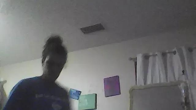 sarahkat86 from StripChat is Freechat