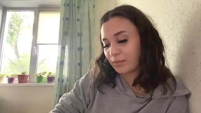 sarahstoke from StripChat is Freechat
