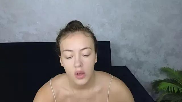 SaraMoren0 from StripChat
