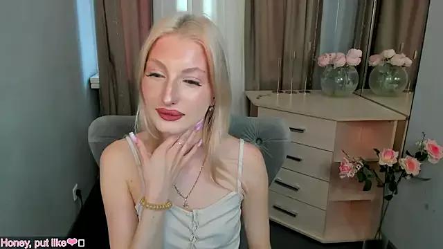 Sarrah_blush from StripChat is Freechat