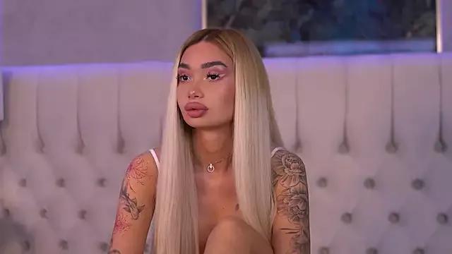 Girls and cam to cam: Watch as these sophisticated entertainers uncover their stunning costumes and curvaceous curves online!